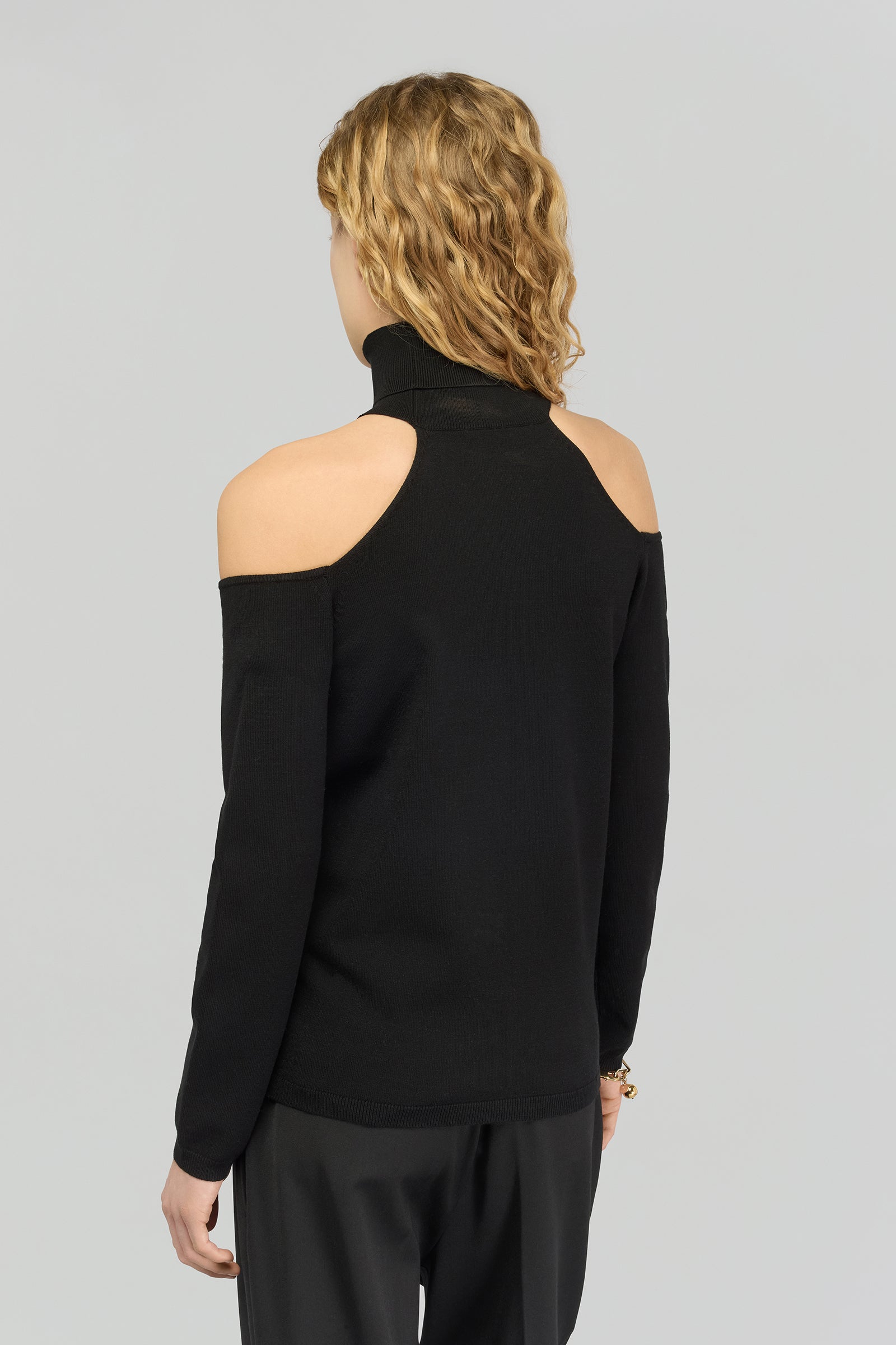 DANIELA TURTLENECK