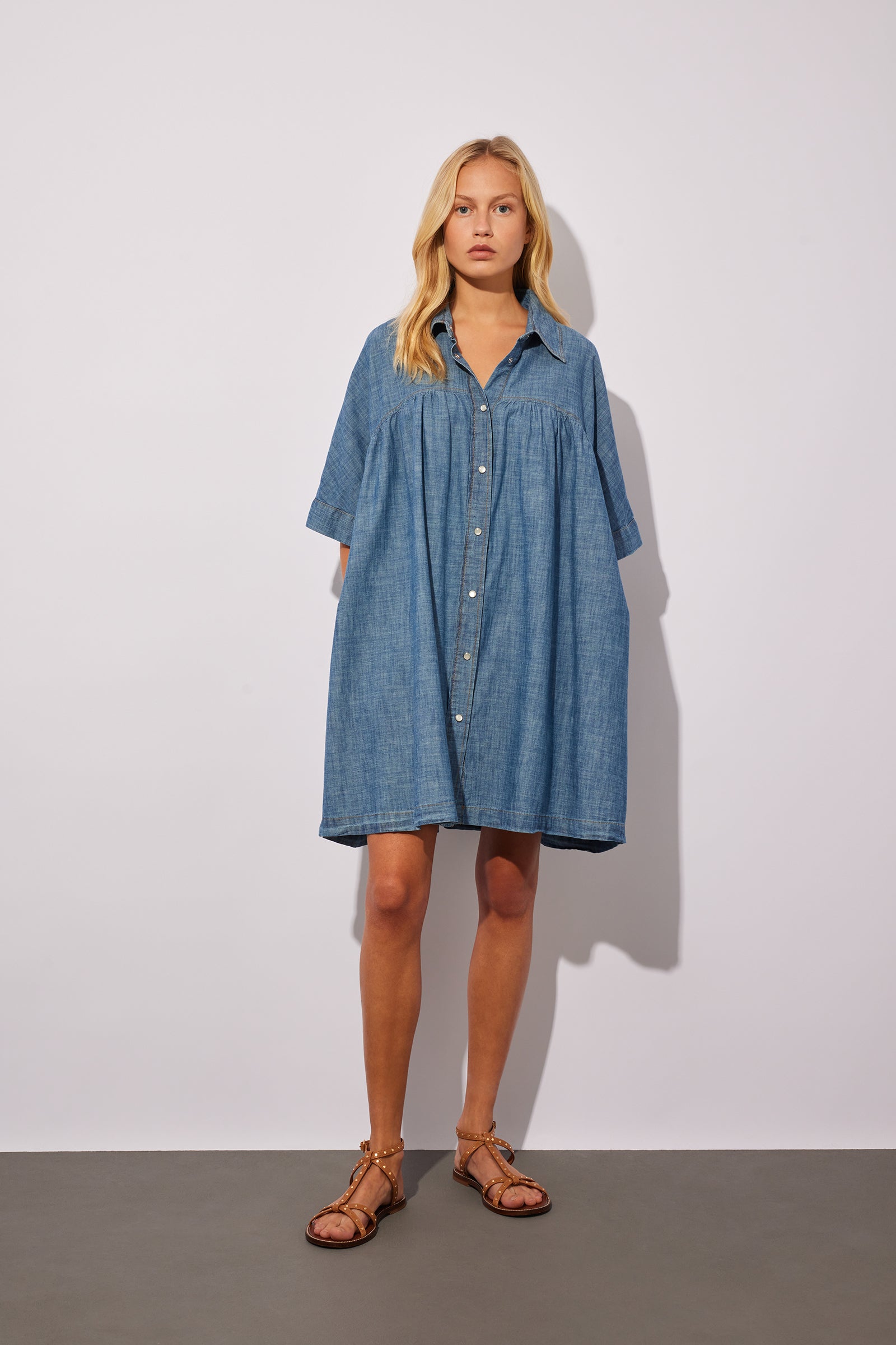 ABITO CON ARRICCIO IN CHAMBRAY