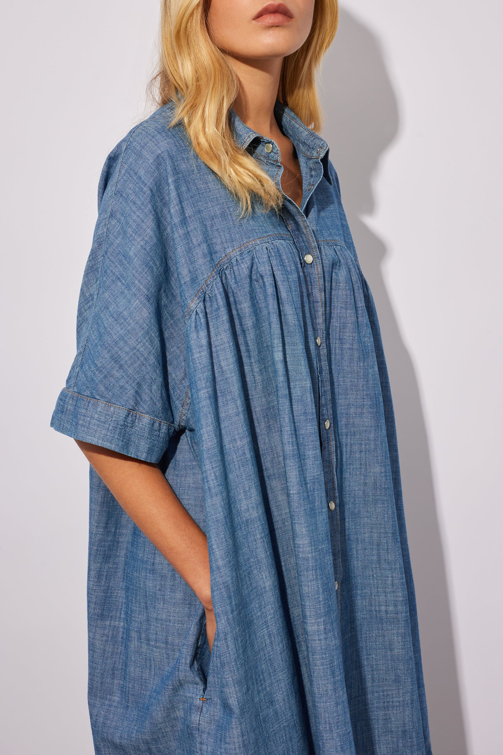 ABITO CON ARRICCIO IN CHAMBRAY