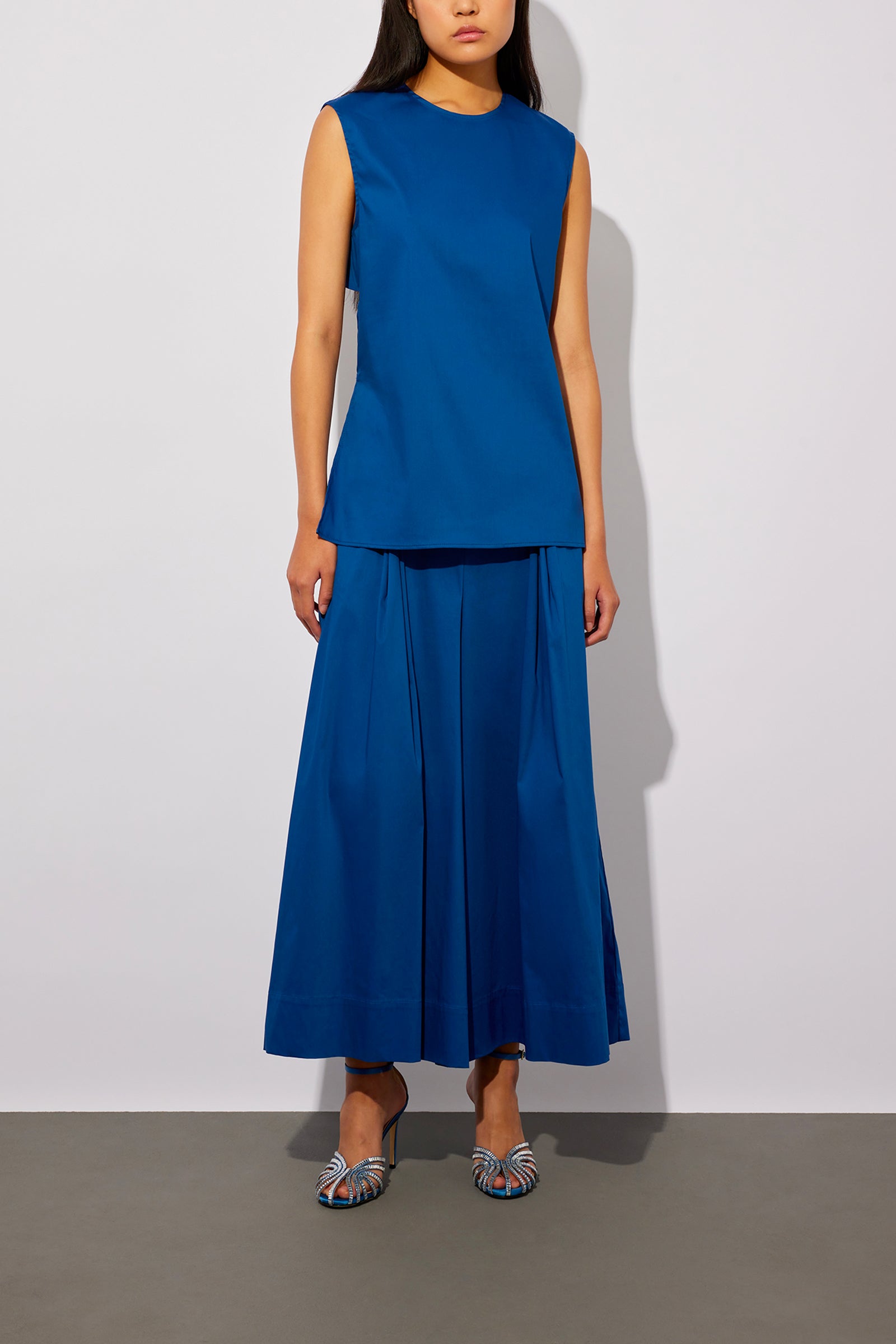 .SLEEVELESS CREW-NECK TOP