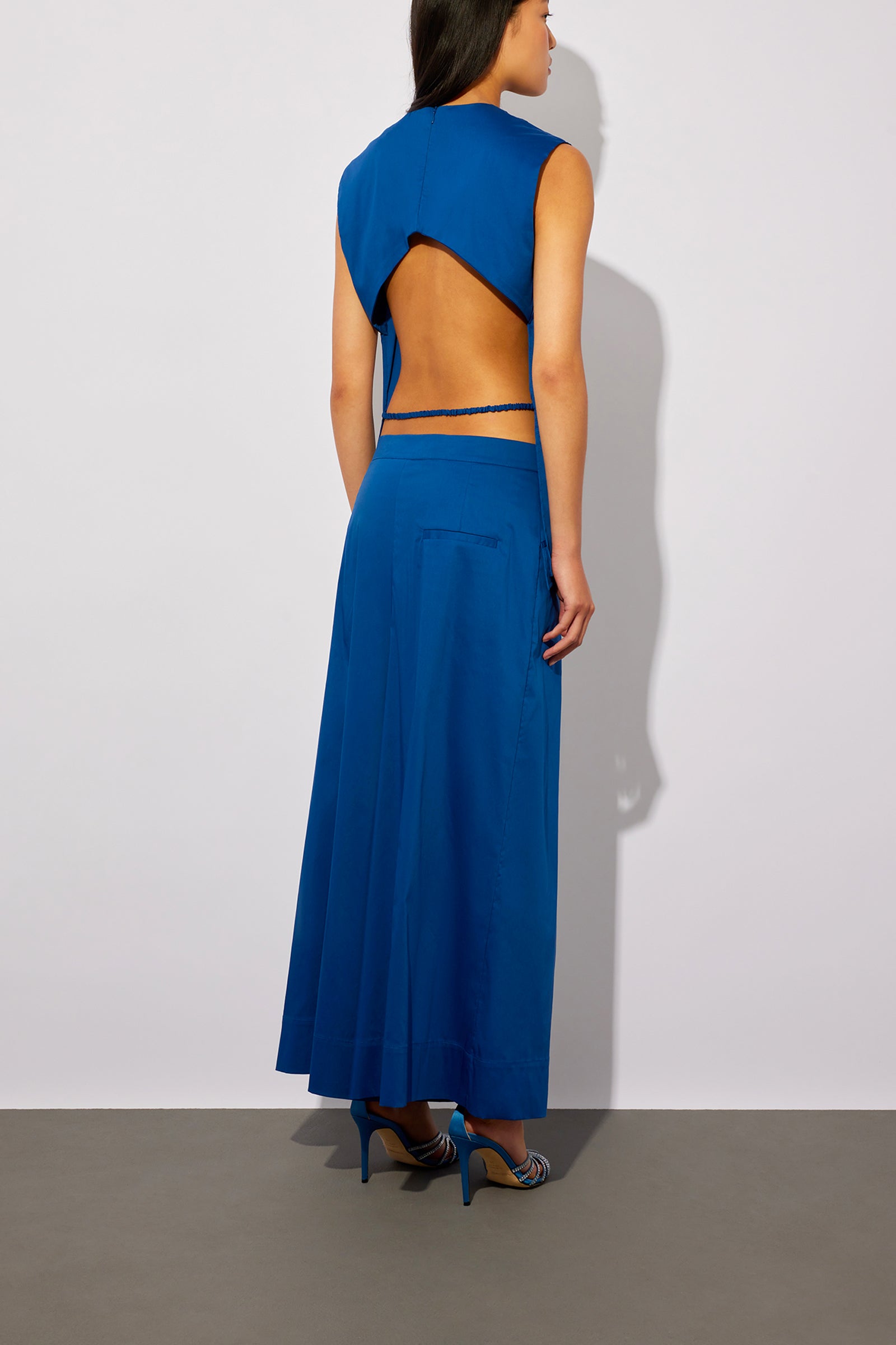 .SLEEVELESS CREW-NECK TOP