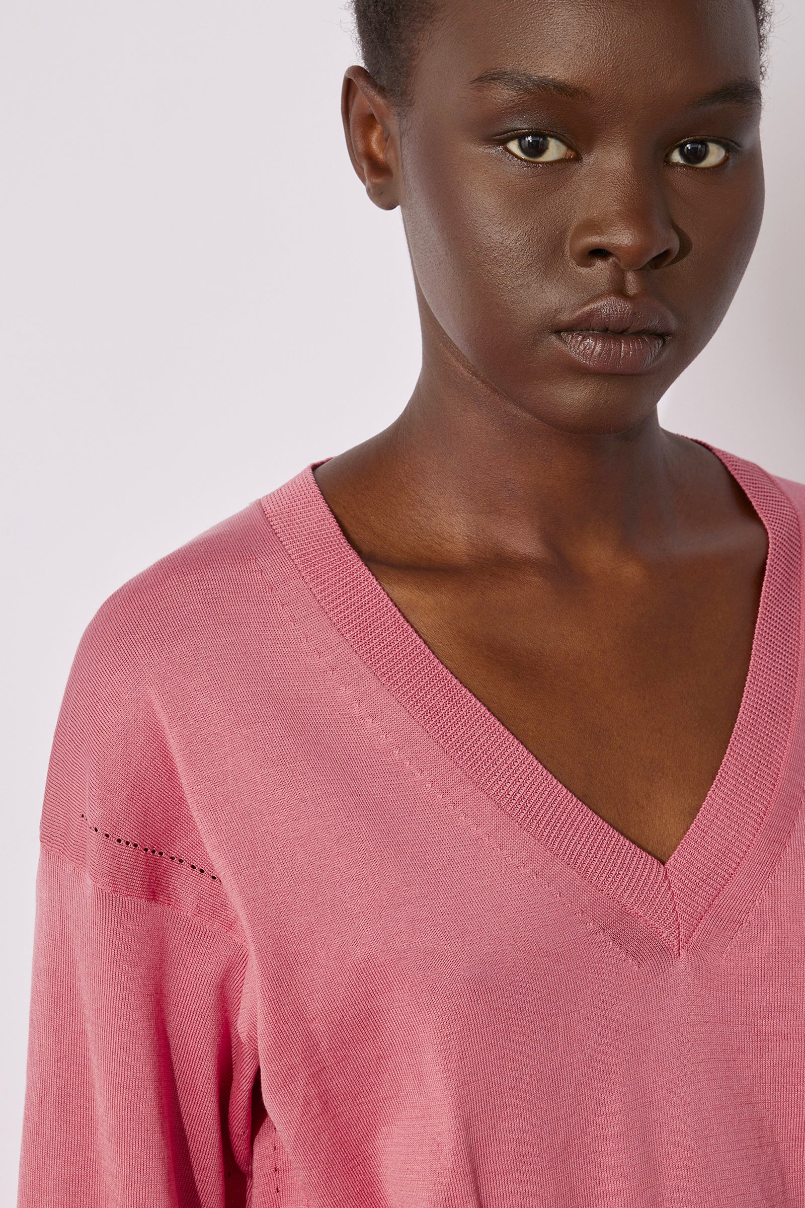 MERCERIZED COTTON V-NECK CROPPED SWEATER