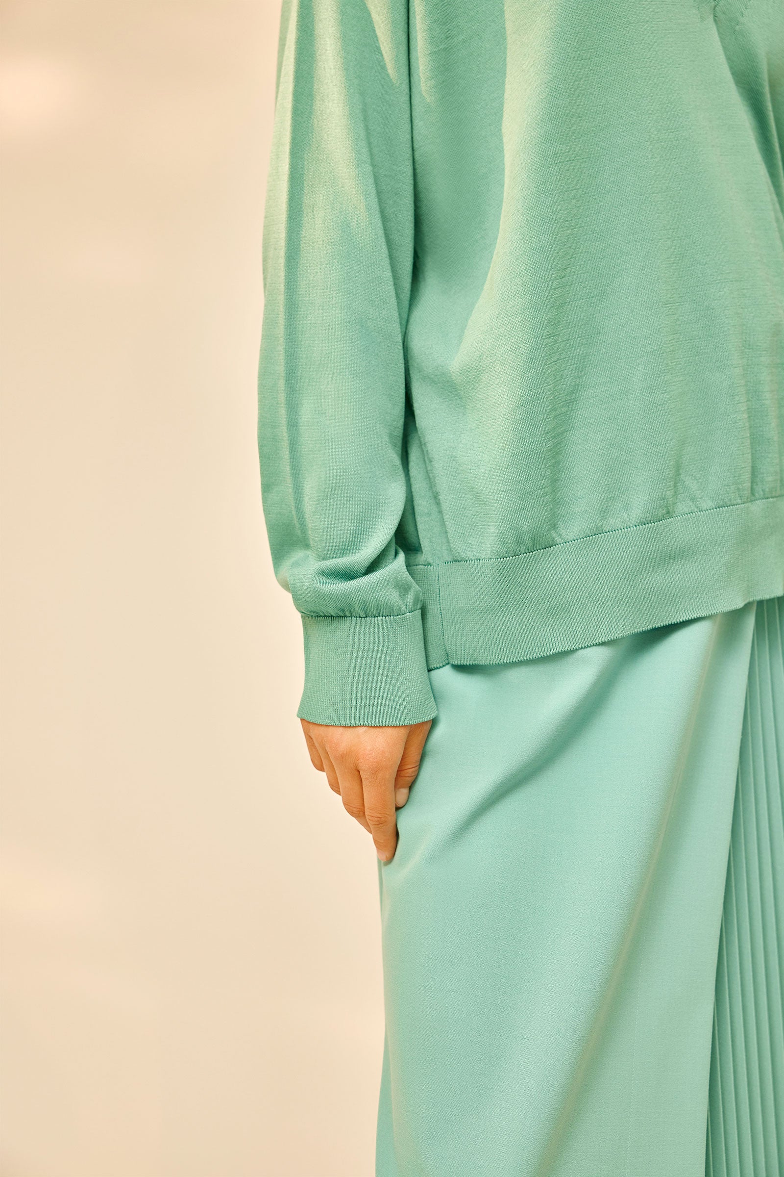 MERCERIZED COTTON V-NECK SWEATER