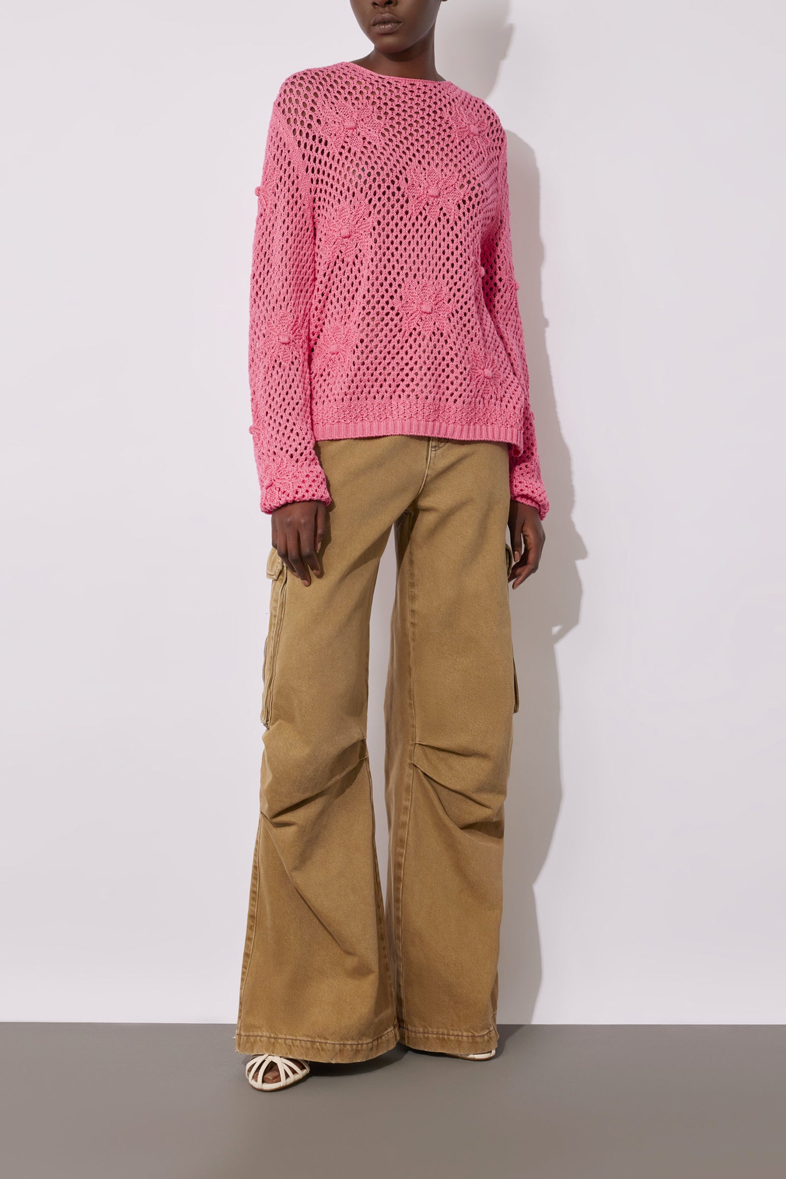 CREW-NECK SWEATER WITH NET STITCH AND FLOWERS