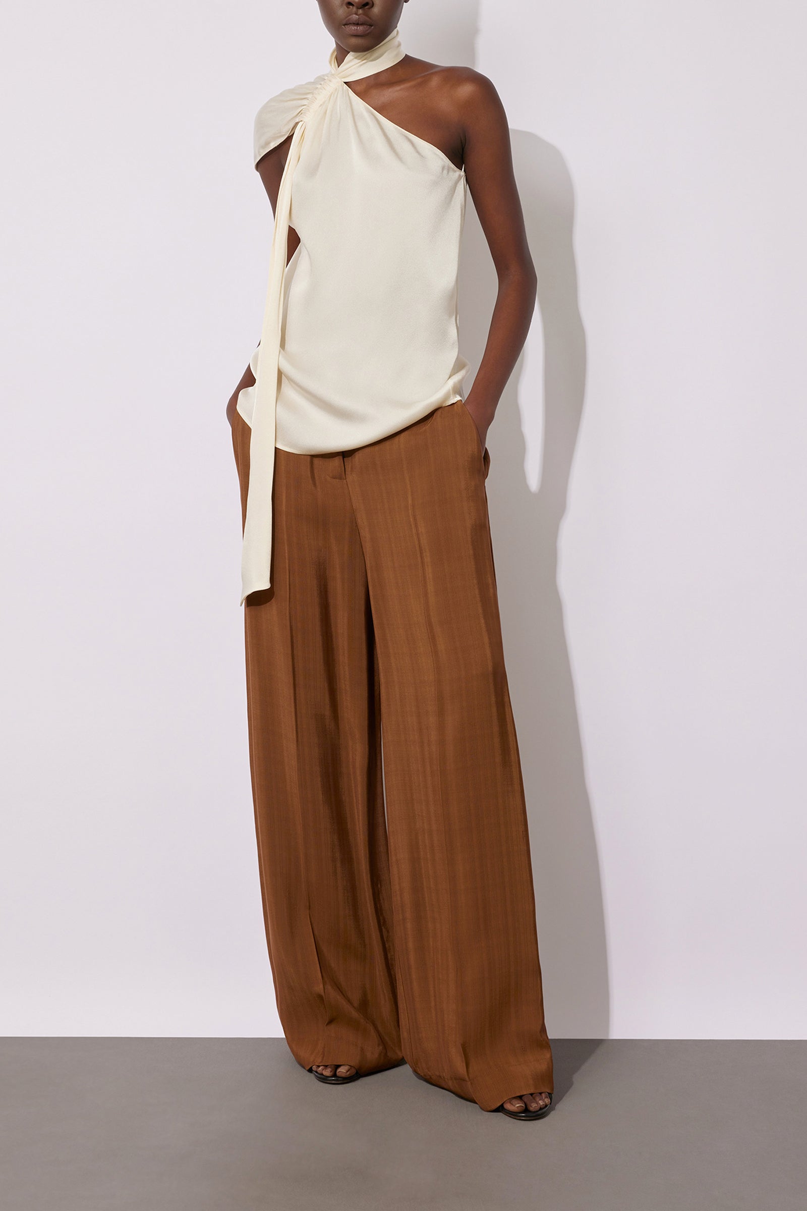 LIGHT SATIN ONE-SHOULDER TOP