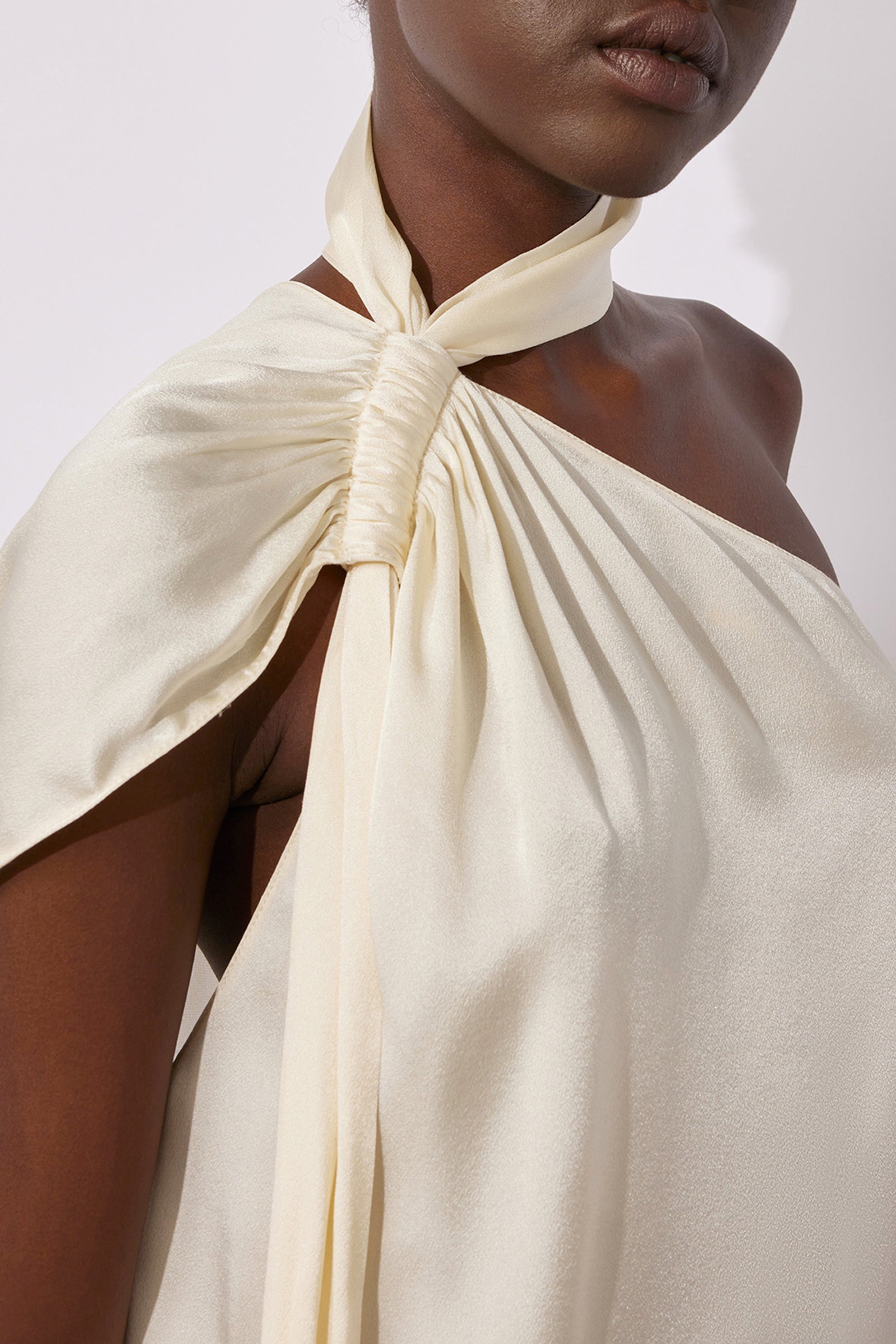 LIGHT SATIN ONE-SHOULDER TOP