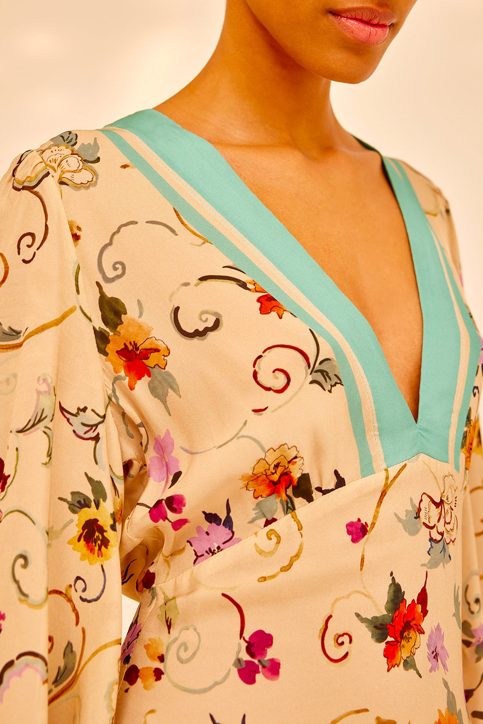 PRINTED HABOTAI V-NECK DRESS