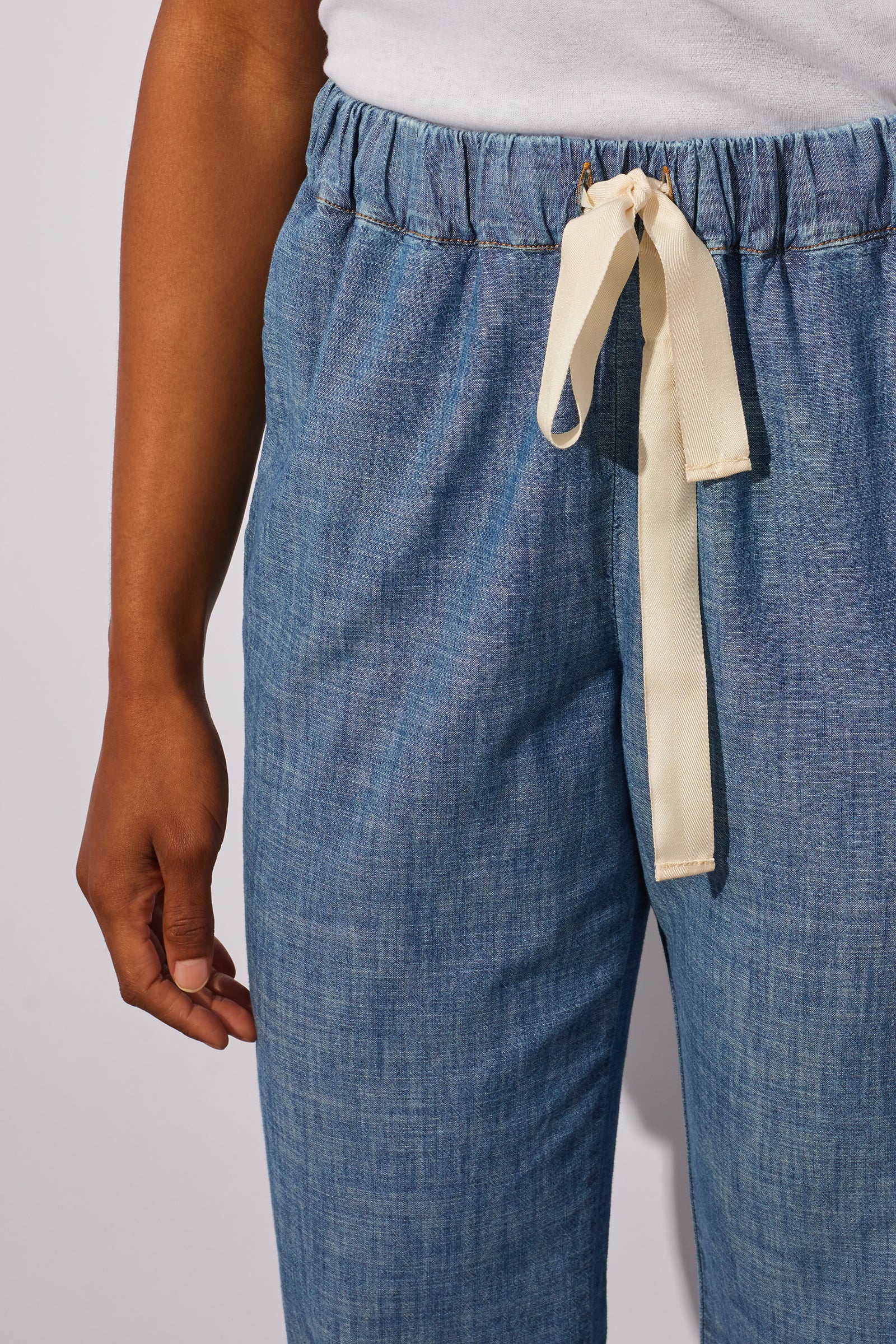 PANTALONE CON COULISSE IN CHAMBRAY