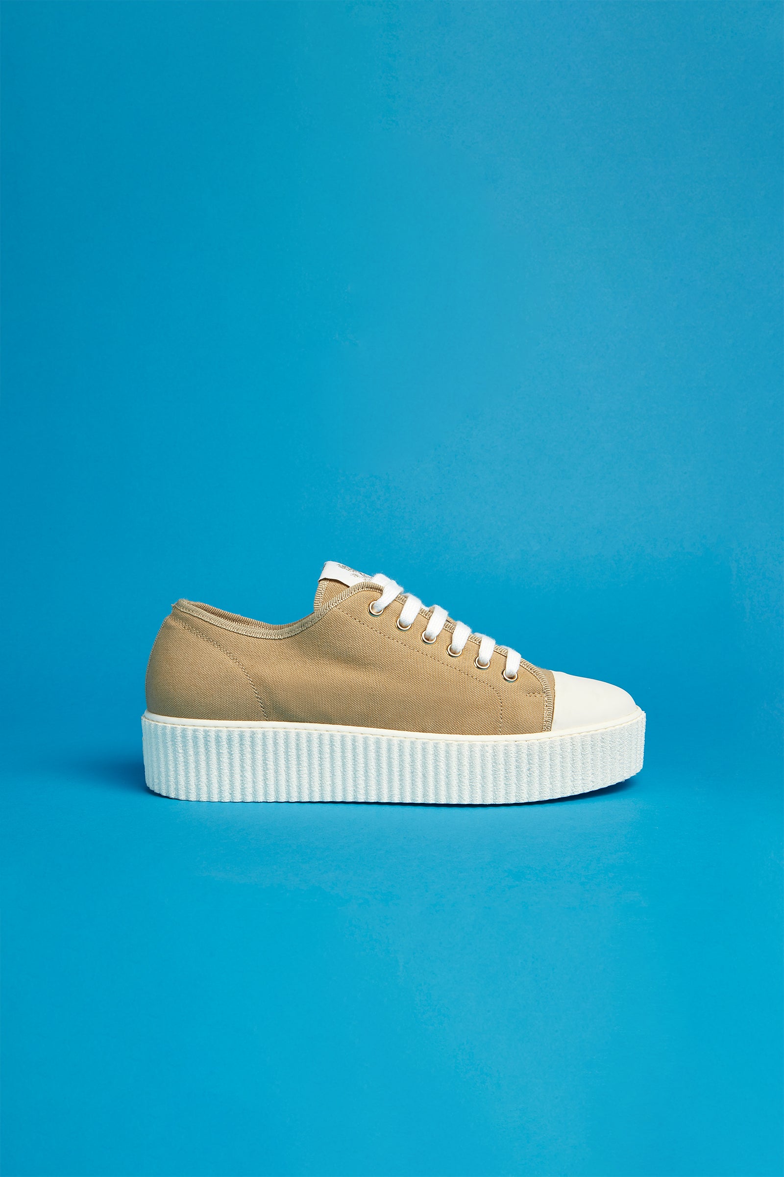 SNEAKERS IN CANVAS